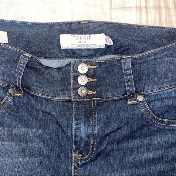 14R Torrid Skinny Jeans - Picture 3 of 3